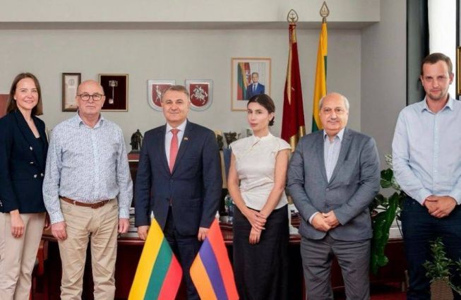 Դեսպան Արա Մարգարյանի հանդիպումը Կաունասի քաղաքապետի հետ